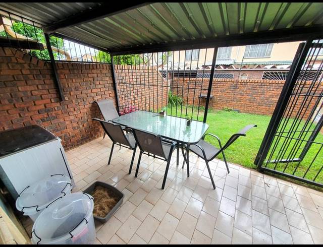 2 BEDROOM TOWNHOUSE FOR SALE IN SINOVILLE